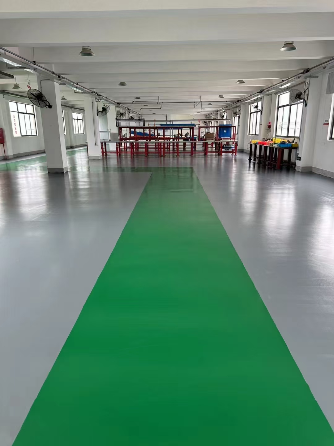 固化地坪的防尘与防滑效果评估