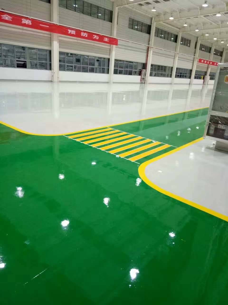 聚氨酯超耐磨地坪选哑光还是亮光？不同视觉效果对比